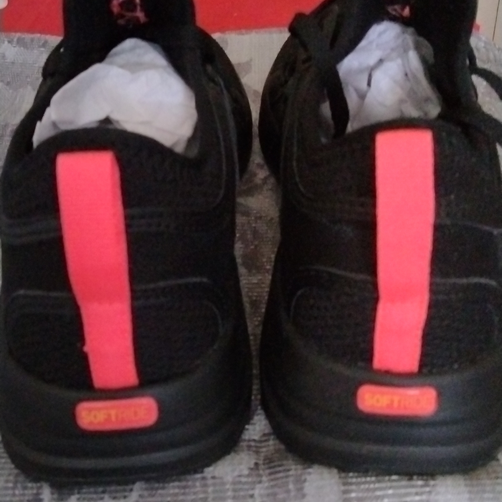Sneakers - Picture 4 of 8